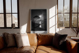 Paul Sinus Wandbild in 40x60cm Moon Tree – stimmungsvolle Schwarz-Weiß-Landschaft mit Baum am Ufer im Mondlicht
