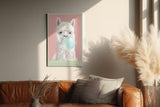 Paul Sinus Wandbild in 40x60cm The Fluffy Chewer – Verspielte Darstellung eines weißen Alpakas mit Kaugummiblase vor pastellrosa Hintergrund
