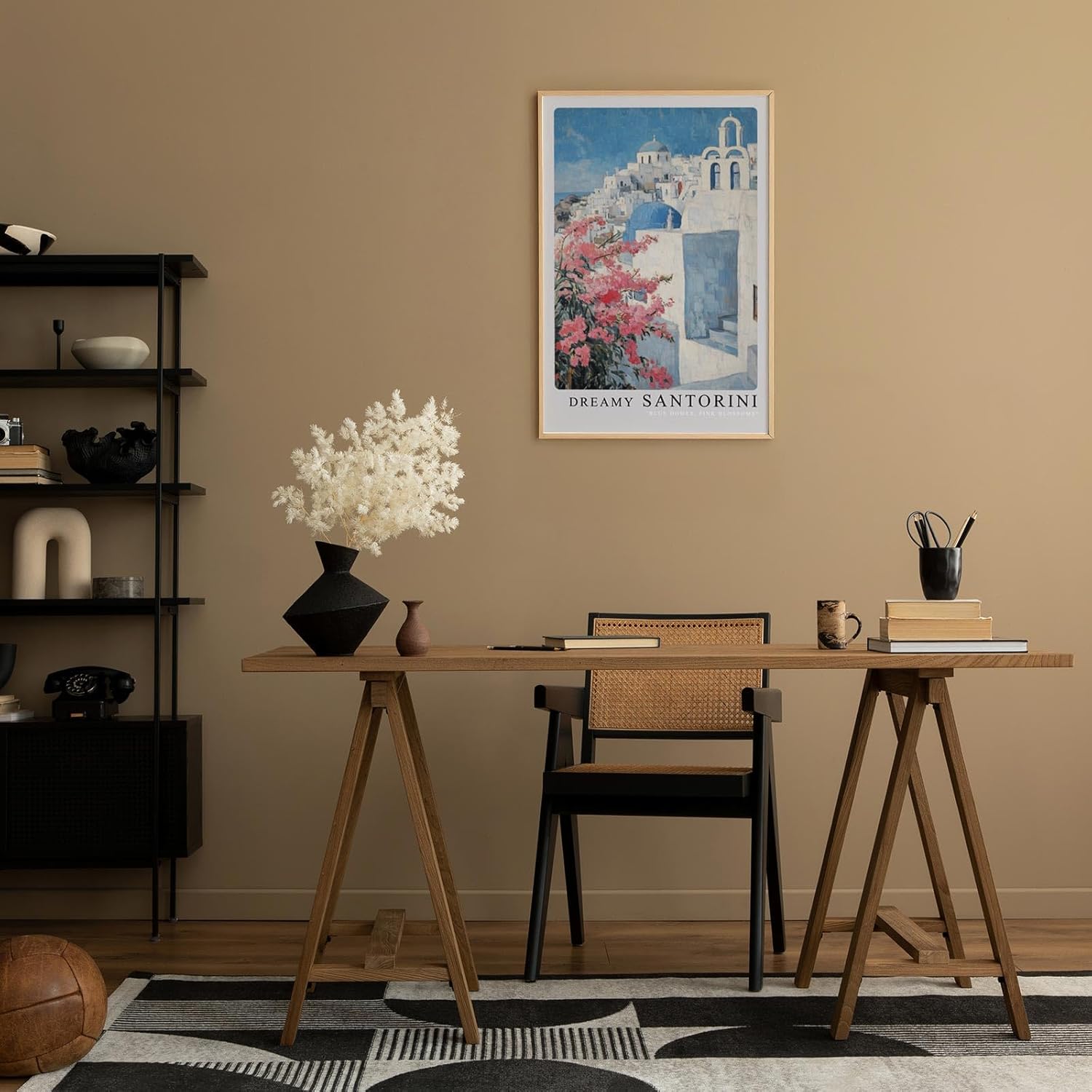 Paul Sinus Leinwandbild 60x90cm Traumhaftes Santorini – Weiß-blaue Architektur mit rosa Blüten und mediterraner Leichtigkeit