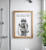 Paul Sinus Poster/Leinwandbild/Rahmenoption Lustiges Katzenbild – Feuerwehr-Katze als coole Klo-Deko – Perfekt fürs Gäste-WC