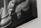 Sinus Art Wandbild 120x80cm Darstellung einer Schachkönigin umgeben von geschlagenen Figuren als Zeichen der Stärke