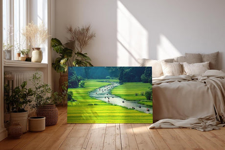 Sinus Art Wandbild 120x80cm Schmaler Fluss mit vielen Booten zwischen satten Reisfeldern in leuchtendem Grün