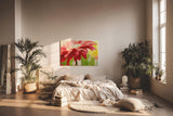 Sinus Art Wandbild 120x80cm Nahaufnahme einer roten Blüte mit glänzenden Wassertropfen – voller Frische und Dynamik