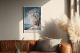 Paul Sinus Wandbild in 40x60cm The Silver Edge – Winterliche Flusslandschaft mit schneebedeckten Bäumen, elegante Naturdarstellung in kühlen Tönen
