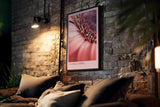 Paul Sinus Kunstdruck 40x60cm Floral Curve mit Makroaufnahme einer rosa Blüte in sanfter Kurve