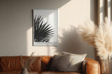 Paul Sinus Wandbild in 40x60cm Monochrome Palm – stilvolle Palmenblätter in kontrastreicher Schwarz-Weiß-Fotografie für moderne Räume