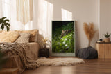 Paul Sinus Wandbild in 40x60cm Eye of the Jungle – Leopard im dichten Grün, seitlich aus dem Schatten auftauchend