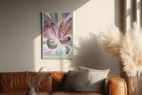 Paul Sinus Wandbild in 40x60cm Soft Revelation – Abstrakte Blütenkomposition in sanften Pastellund Lilatönen mit dynamischer Struktur