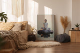 Paul Sinus Wandbild in 60x90cm Awakened Woman – Meditatives Porträt einer Frau im weißen Kleid, sitzend auf einem Felsen im Wasser bei Sonnenaufgang, moderne Bilder in sanften Farbtönen
