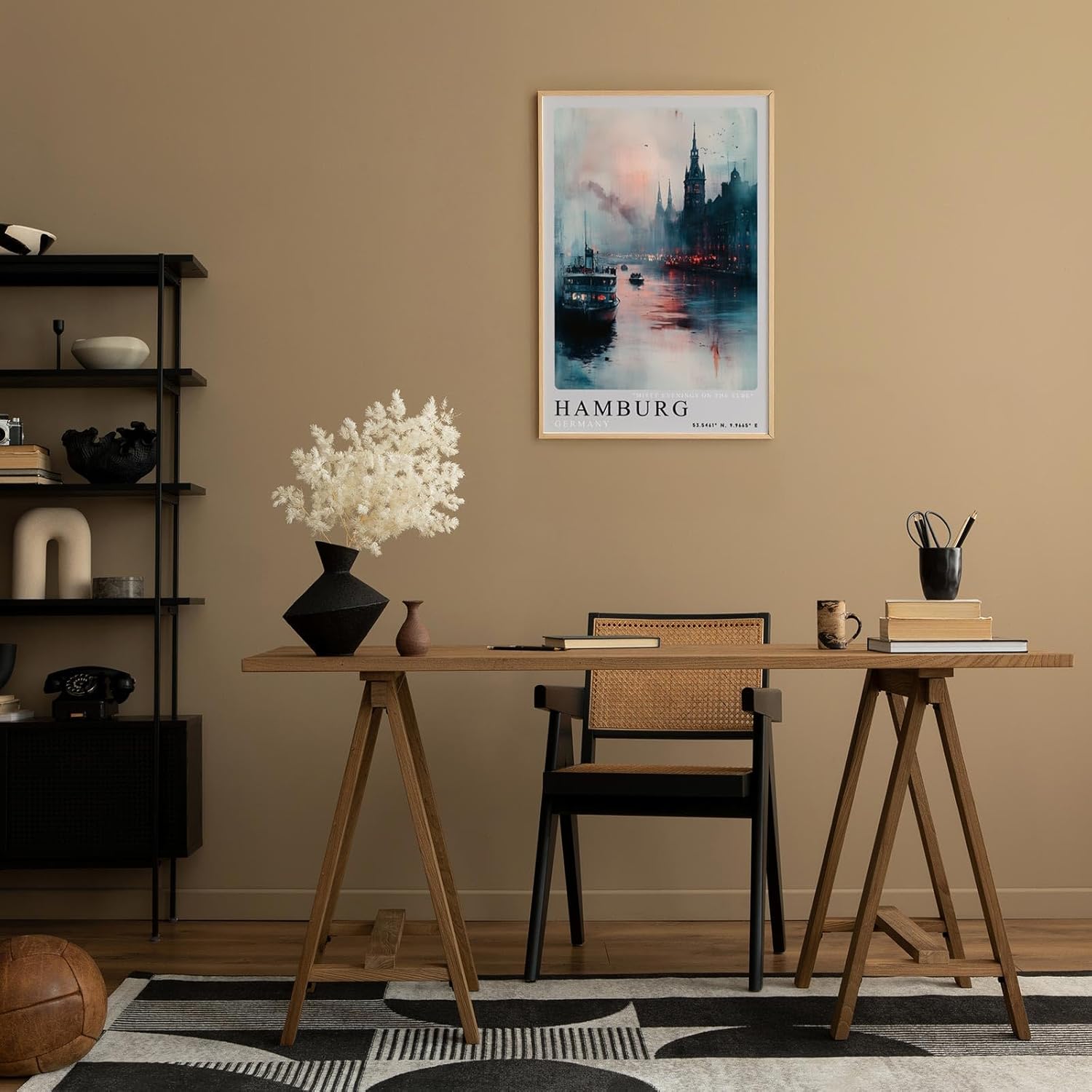 Paul Sinus Leinwandbild 80x120cm Hamburg Misty Evenings – Atmosphärische Hafenszene mit nebligem Elbufer, beleuchteten Gebäuden, Schiffe