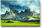 Sinus Art Wandbild 120x80cm Weite Almwiese mit dramatischer Bergkulisse und Hütten – frisch, ehrlich, kraftvoll