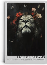 Paul Sinus Leinwandbild 80x120cm Löwe der Träume – Ausdrucksstarkes Tierporträt mit floralen Akzenten, Schmetterlingen und majestätischer Symbolik
