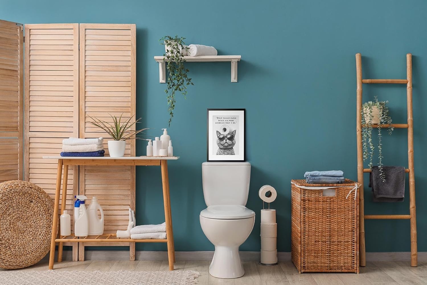 Paul Sinus Poster/Leinwandbild/Rahmenoption – Coole Katze mit Klopapier und frechem Spruch – Lustige WC-Deko für dein Badezimmer