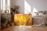 Sinus Art Wandbild 120x80cm Detailreiche Makroaufnahme einer gelben Dahlie mit weichen Übergängen und Leuchtkraft