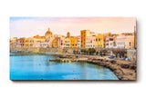 Sinus Art Wandbild 120x80cm Pastellfarbene Häuserzeile an der Küste vor türkisblauem Meer – mediterranes Flair pur