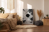 Paul Sinus Wandbild in 40x60cm The Collapse – Dramatische monochrome Kunst mit intensivem Zentrum und ausstrahlender Bewegung