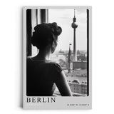 Paul Sinus Leinwandbild 80x120cm Berlin Germany Leinwandbild elegante Frau am Fenster mit Blick auf den Fernsehturm nostalgische Schwarz-Weiß-Stadtansicht