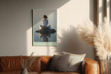 Paul Sinus Wandbild in 40x60cm Light Above, Light Within – Meditatives Porträt einer Frau in weißem Gewand, sitzend auf einem Felsen im stillen Wasser bei Sonnenaufgang