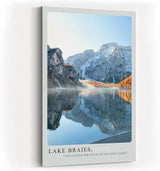 Paul Sinus Kunstdruck 40x60cm Lake Braies Italien – spiegelglatter Bergsee mit verschneiten Gipfeln in der Morgensonne