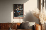 Paul Sinus Wandbild in 40x60cm Frau in blauem Kleid an Bar – modernes Porträt mit urbanem Flair
