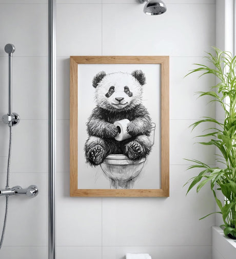 Paul Sinus Poster/Leinwandbild/Rahmenoption – Süßer Panda auf Toilette – Lustige WC-Deko für dein Badezimmer