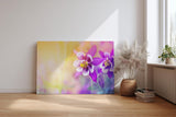 Sinus Art Wandbild 120x80cm Faszinierende Nahaufnahme einer violetten Blüte mit harmonischem Farbverlauf