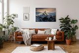 Sinus Art Wandbild 120x80cm Massiver schneebedeckter Berg ragt in dramatisches Lichtspiel – eindrucksvoll und still