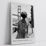 Paul Sinus Leinwandbild 80x120cm San Francisco USA Leinwandbild elegante Frau in Vintage-Kleid vor der Golden Gate Bridge