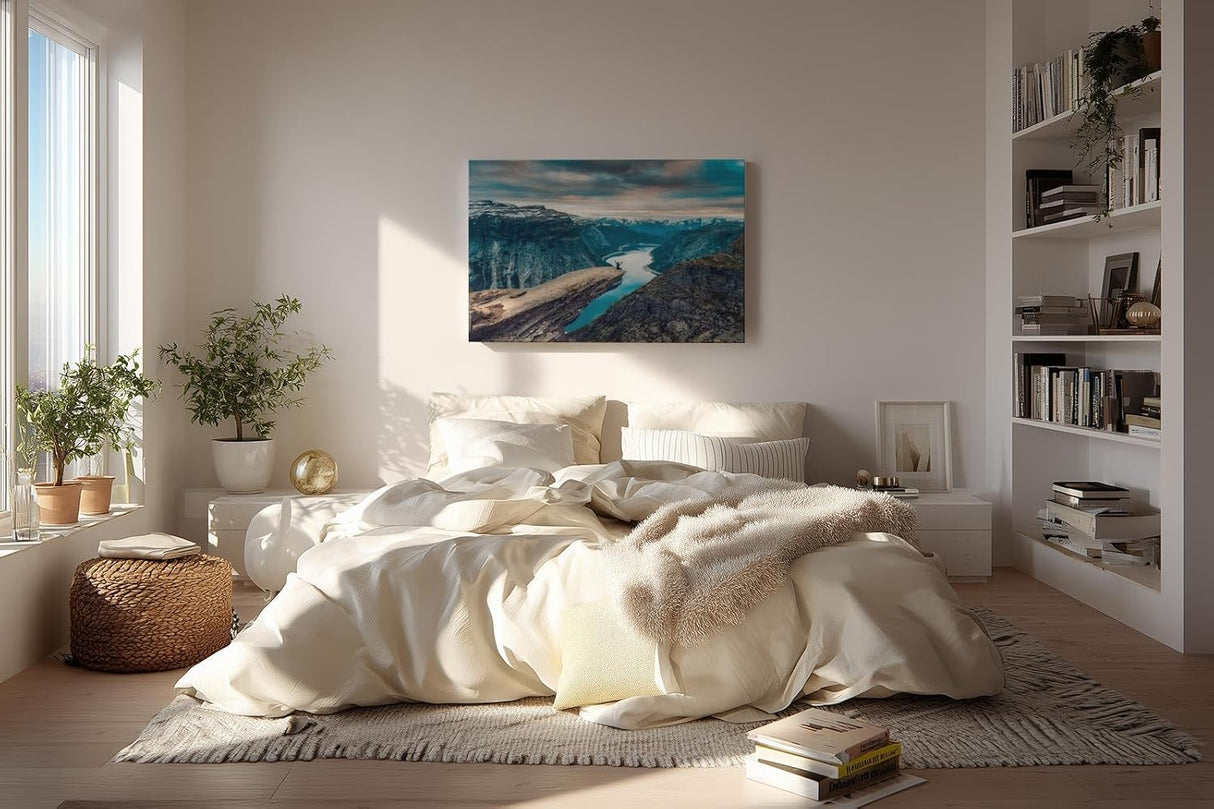 Sinus Art Wandbild 120x80cm Beeindruckende Aussicht auf norwegisches Fjordtal mit mutiger Person auf Felsvorsprung