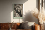 Paul Sinus Wandbild in 40x60cm The Harmony Within Monochromes Frauenporträt mit floralem Kopfschmuck und traditioneller Kleidung für harmonische Raumgestaltung