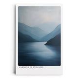 Paul Sinus Leinwandbild 40x60cm Stille Wasser – Meditative Landschaft mit ruhigem See und sanften Bergen in harmonischen Blautönen