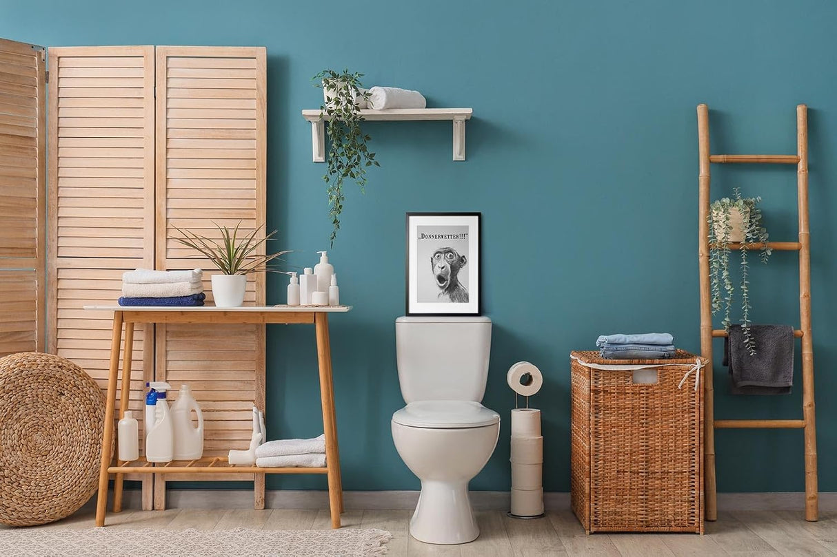 Paul Sinus Poster/Leinwandbild/Rahmenoption Lustiges Affenbild – Witzige Klo-Deko fürs Gäste-WC – Perfekt für Überraschungsmomente