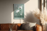Paul Sinus Wandbild in 40x60cm Fields of Calm – weiße Mohnblumen auf zartgrünem Hintergrund, sanfte florale Kunst mit eleganter Textur