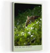 Paul Sinus Wandbild in 40x60cm Eye of the Jungle – Leopard im dichten Grün, seitlich aus dem Schatten auftauchend