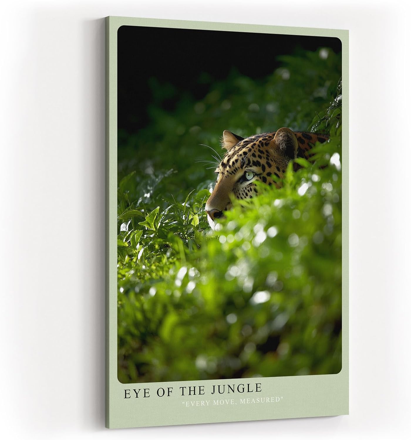Paul Sinus Wandbild in 40x60cm Eye of the Jungle – Leopard im dichten Grün, seitlich aus dem Schatten auftauchend