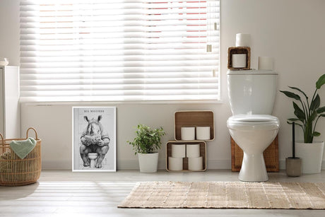 Paul Sinus Poster/Leinwandbild/Rahmenoption – Nashorn auf Toilette „Big Business“ – Lustige WC-Deko für dein Badezimmer