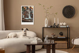 Paul Sinus Leinwandbild 80x120cm Leinwandbild Nachdenkliche Katze im Café – Charmante Szene mit flauschigem Kätzchen, gemütliche Atmosphäre, warmes Licht
