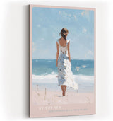 Paul Sinus Wandbild in 40x60cm Frau im weißen Sommerkleid am Strand – romantische Küstenkunst mit impressionistischem Charme für harmonische Wohnräume
