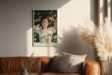 Paul Sinus Wandbild in 40x60cm Kiss of the Sun – Liegendes Porträt einer jungen Frau auf einer Wiese voller Gänseblümchen, im Sonnenlicht badend