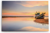 Paul Sinus Wandbild 120x80cm Meer Fischerboot Schiffswrack Fotokunst rosa Himmel