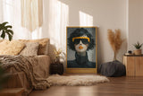 Paul Sinus Wandbild in 40x60cm She Speaks in Shades – modernes Porträt einer Frau mit gelber Sonnenbrille und Lippenstift, Fashion-Art in ausdrucksstarkem Stil