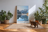 Paul Sinus Kunstdruck 40x60cm Lake Braies Italien – spiegelglatter Bergsee mit verschneiten Gipfeln in der Morgensonne