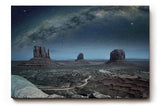 Sinus Art Wandbild 120x80cm Faszinierende Landschaft mit ikonischen Felsformationen unter der Milchstraße