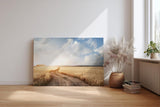 Sinus Art Wandbild 120x80cm Der staubige Weg durch das goldene Feld vermittelt Freiheit, Ruhe und Sommererinnerung