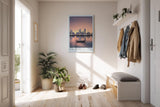 Paul Sinus Kunstdruck 40x60cm Kuwait City bei Sonnenuntergang – Skyline mit traditionellem Boot auf ruhigem Wasser