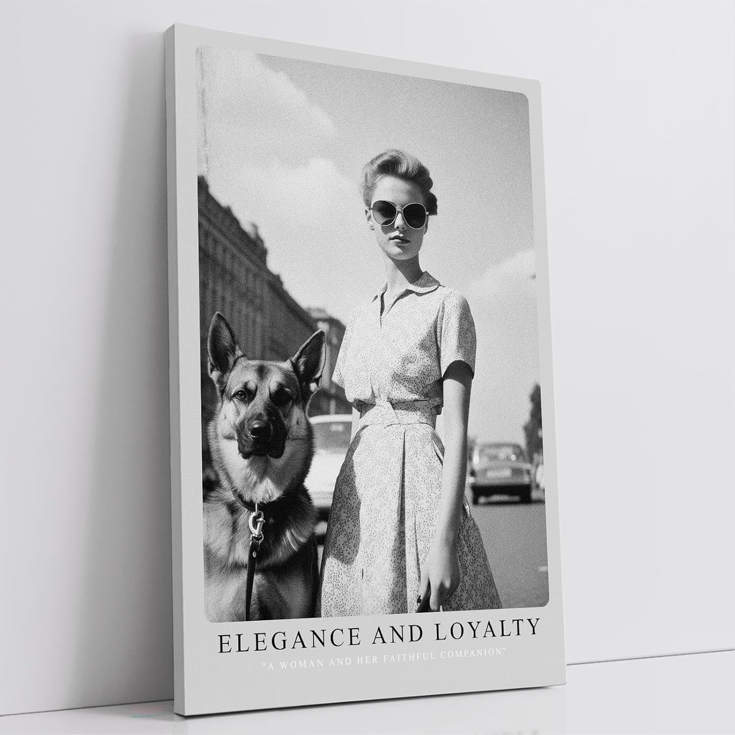 Paul Sinus Leinwandbild 60x90cm Leinwandbild Eleganz und Loyalität – Stilvolle Schwarz-Weiß-Fotografie mit Frau und treuem Hund, Retro-Charme