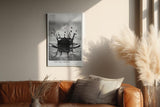 Paul Sinus Wandbild in 40x60cm The Ink Crown – Schwarz-Weiß-Aufnahme einer Wasserkrone im Moment des Aufpralls