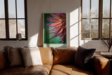 Paul Sinus Wandbild in 40x60cm Droplets and Delicacy – elegante Nahaufnahme einer pink-orangefarbenen Blüte mit Wassertropfen für stilvolle Wohnakzente