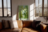 Paul Sinus Wandbild in 40x60cm Symphony in White stilvolles Stillleben mit weißen Lilien und Blüten in Vase vor grünem Hintergrund