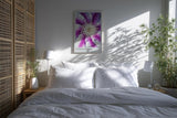 Paul Sinus Kunstdruck 40x60cm Clematis Bloom – violett-weiße Blüte in symmetrischer Komposition mit Fokus auf Zentrum
